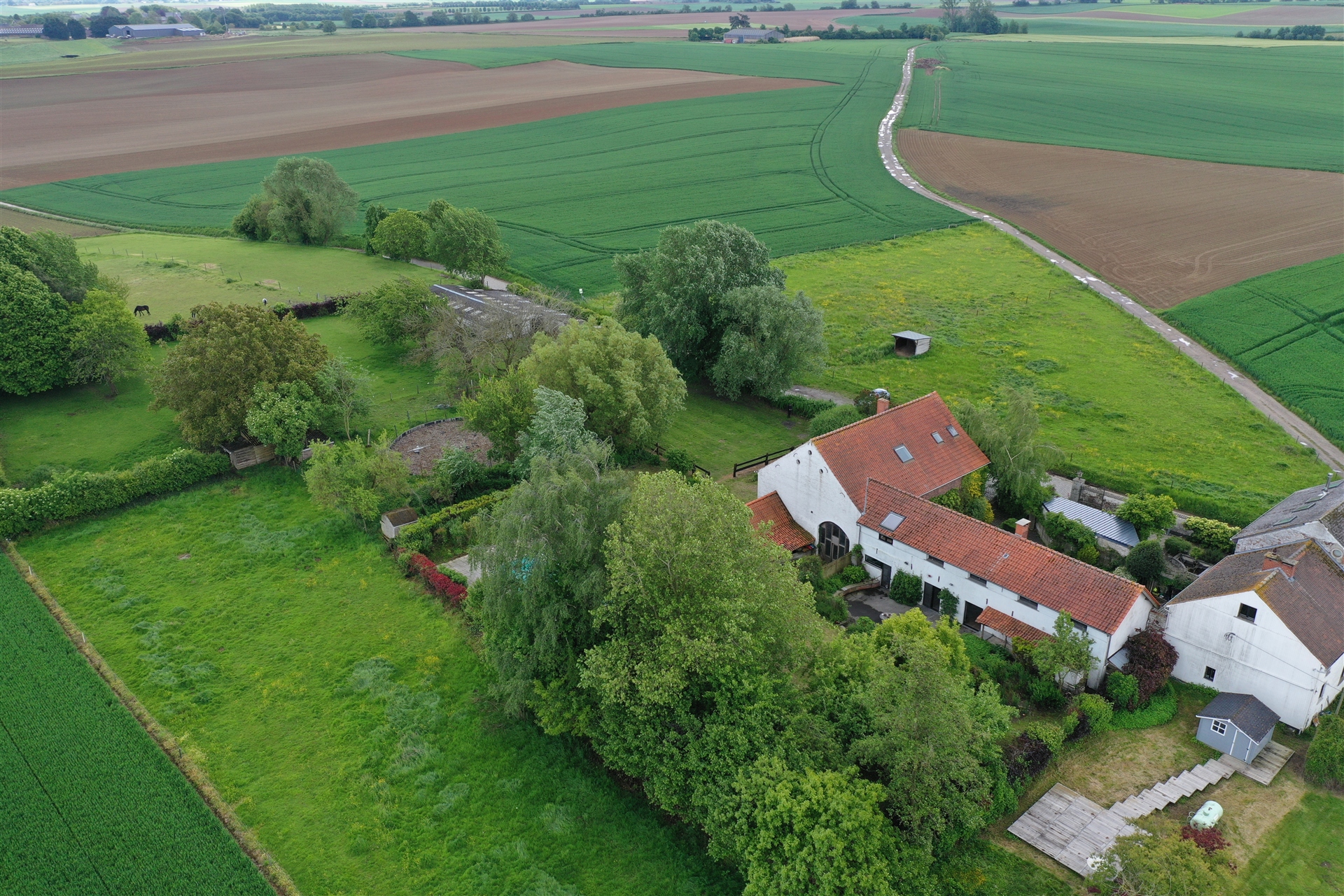 Propriété avec plusieurs logements dans un cadre verdoyant Photo 2