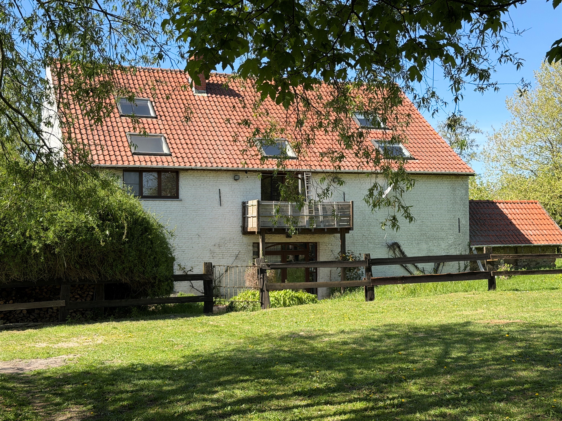 Propriété avec plusieurs logements dans un cadre verdoyant Photo 7