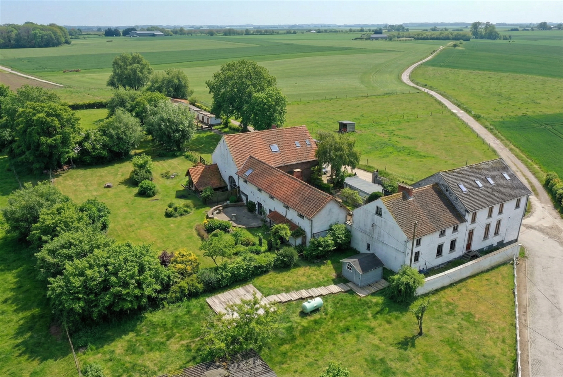 Propriété avec plusieurs logements dans un cadre verdoyant Photo 6