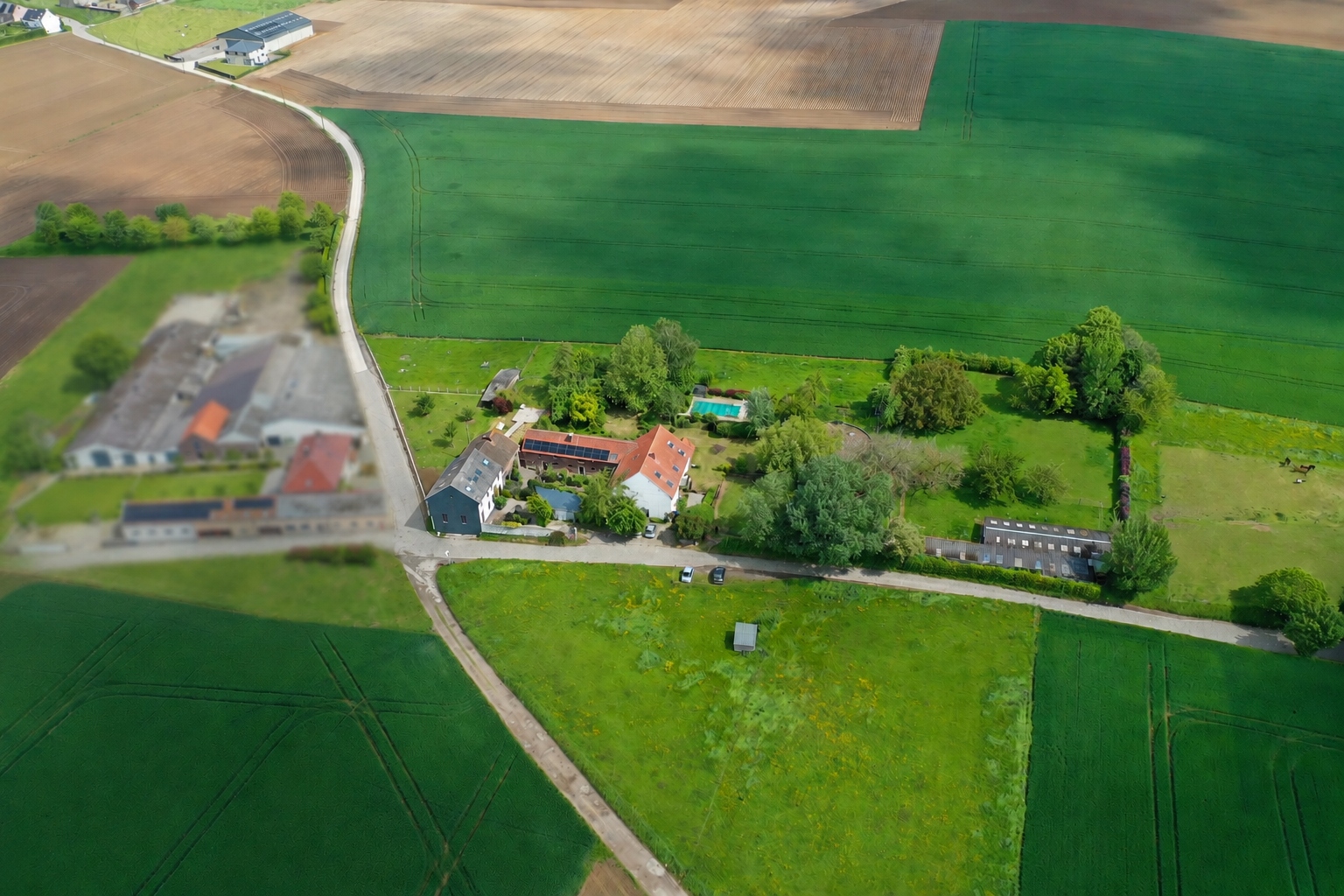 Propriété avec plusieurs logements dans un cadre verdoyant Photo 3