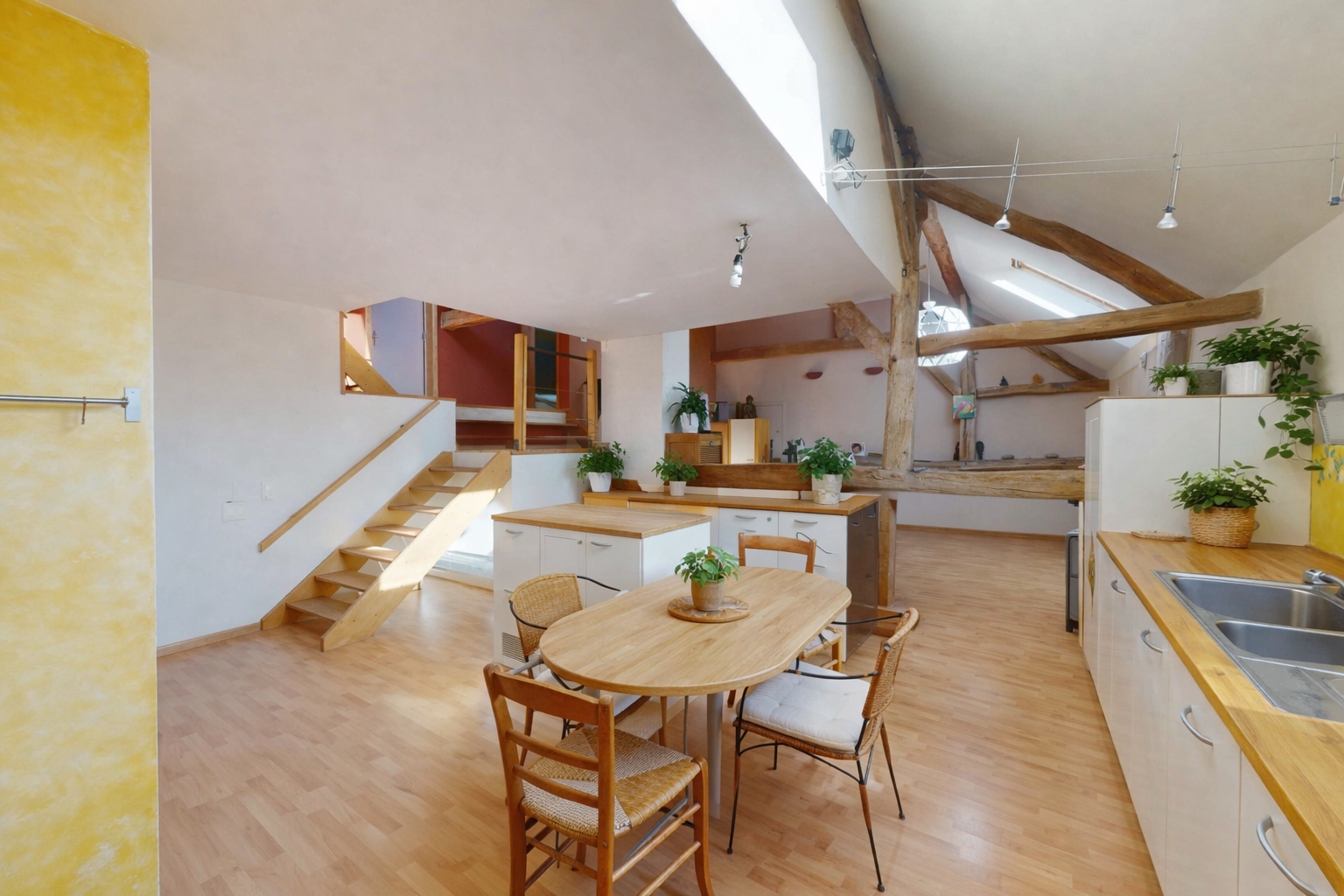 Propriété avec plusieurs logements dans un cadre verdoyant Photo 32
