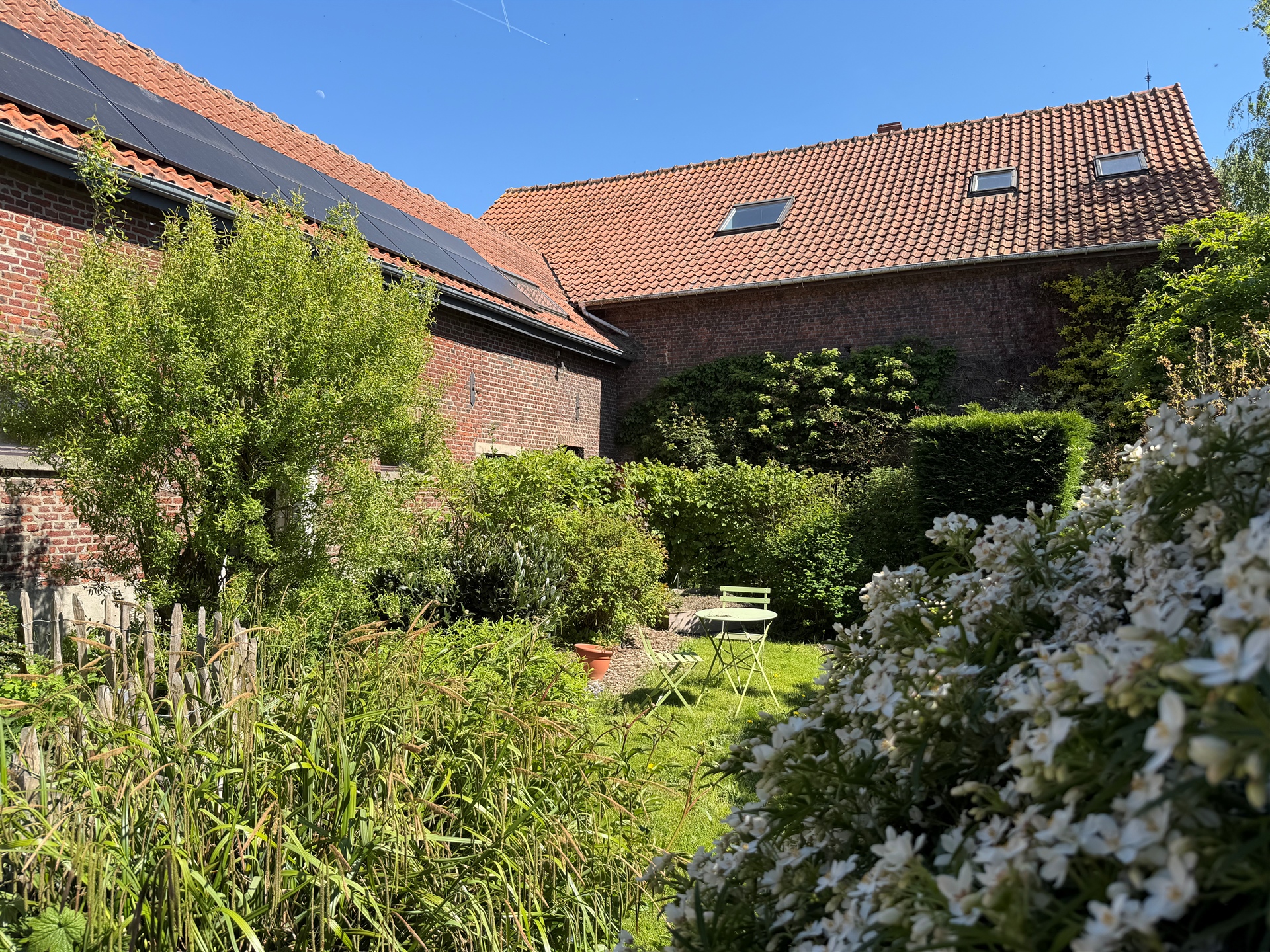 Propriété avec plusieurs logements dans un cadre verdoyant Photo 9