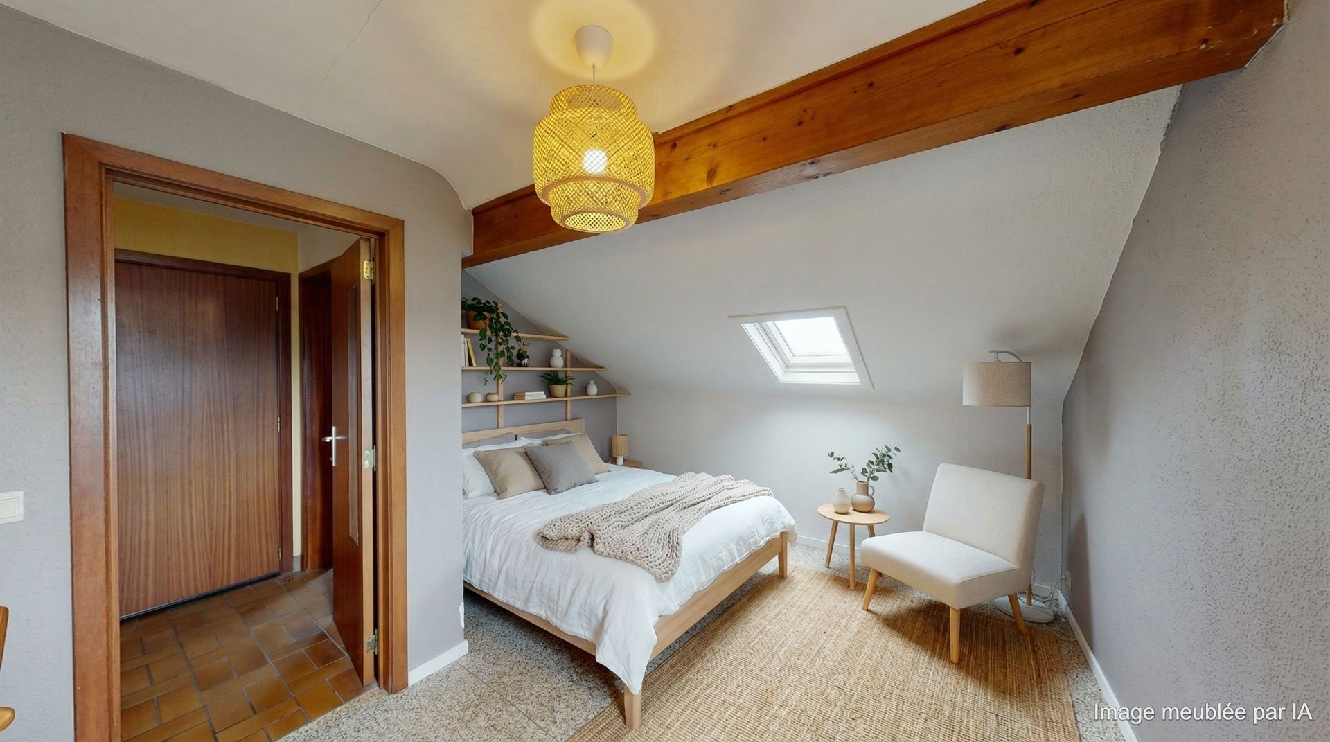1 bedroom apartment with 1 office, a stone's throw from LLN Photo 3