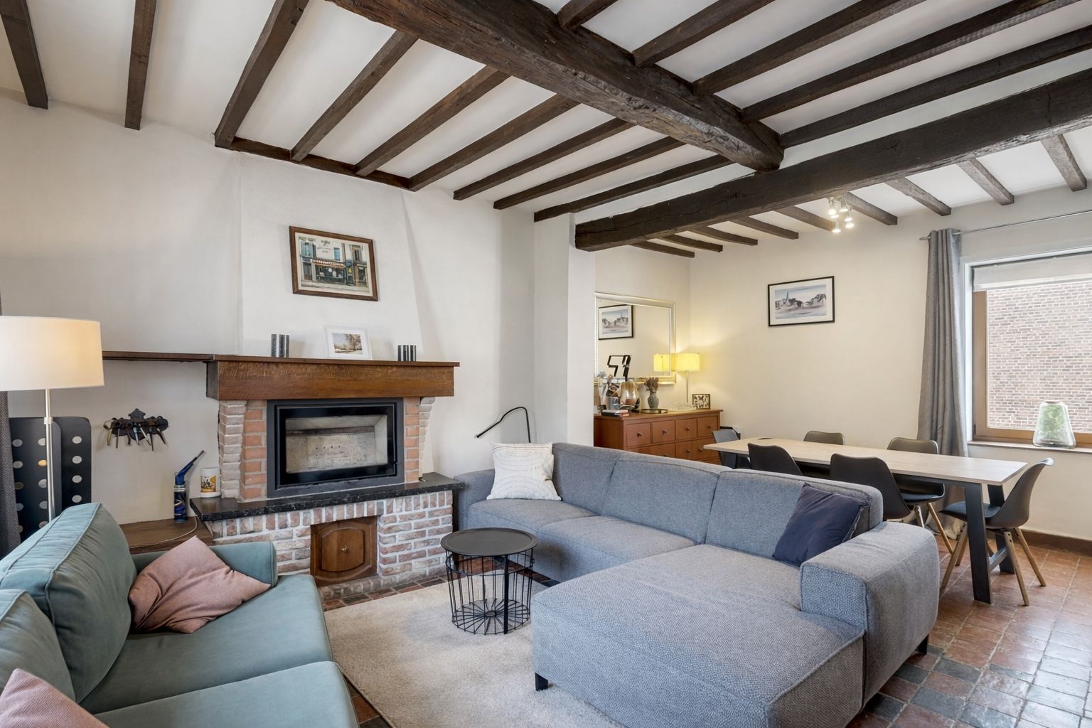 Charming, with a sumptuous garden and enormous potential. Photo 3
