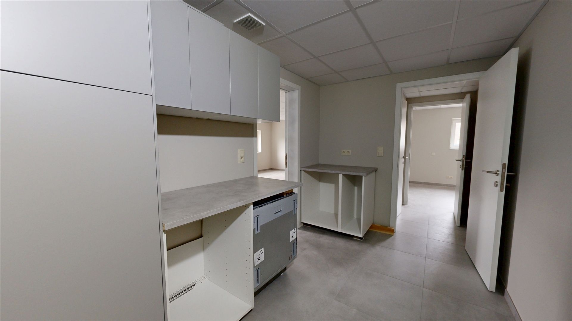 New offices in a quiet location, 2 minutes from LLN Photo 8