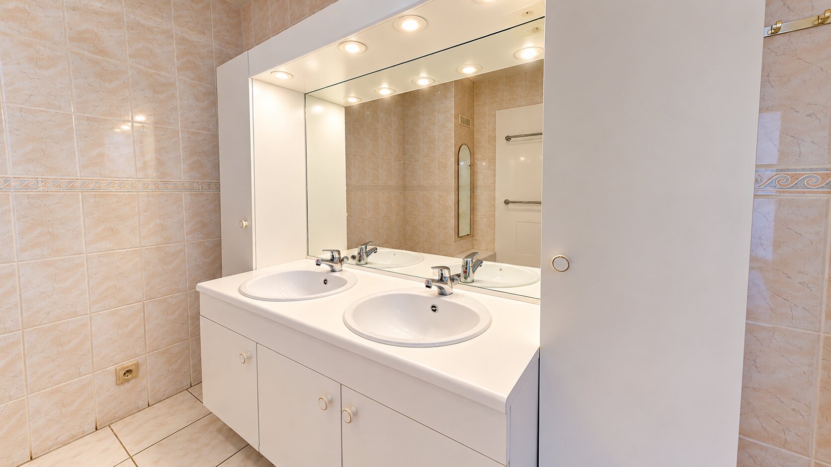 Un appartement spacieux et lumineux au cœur de Perwez Photo 11