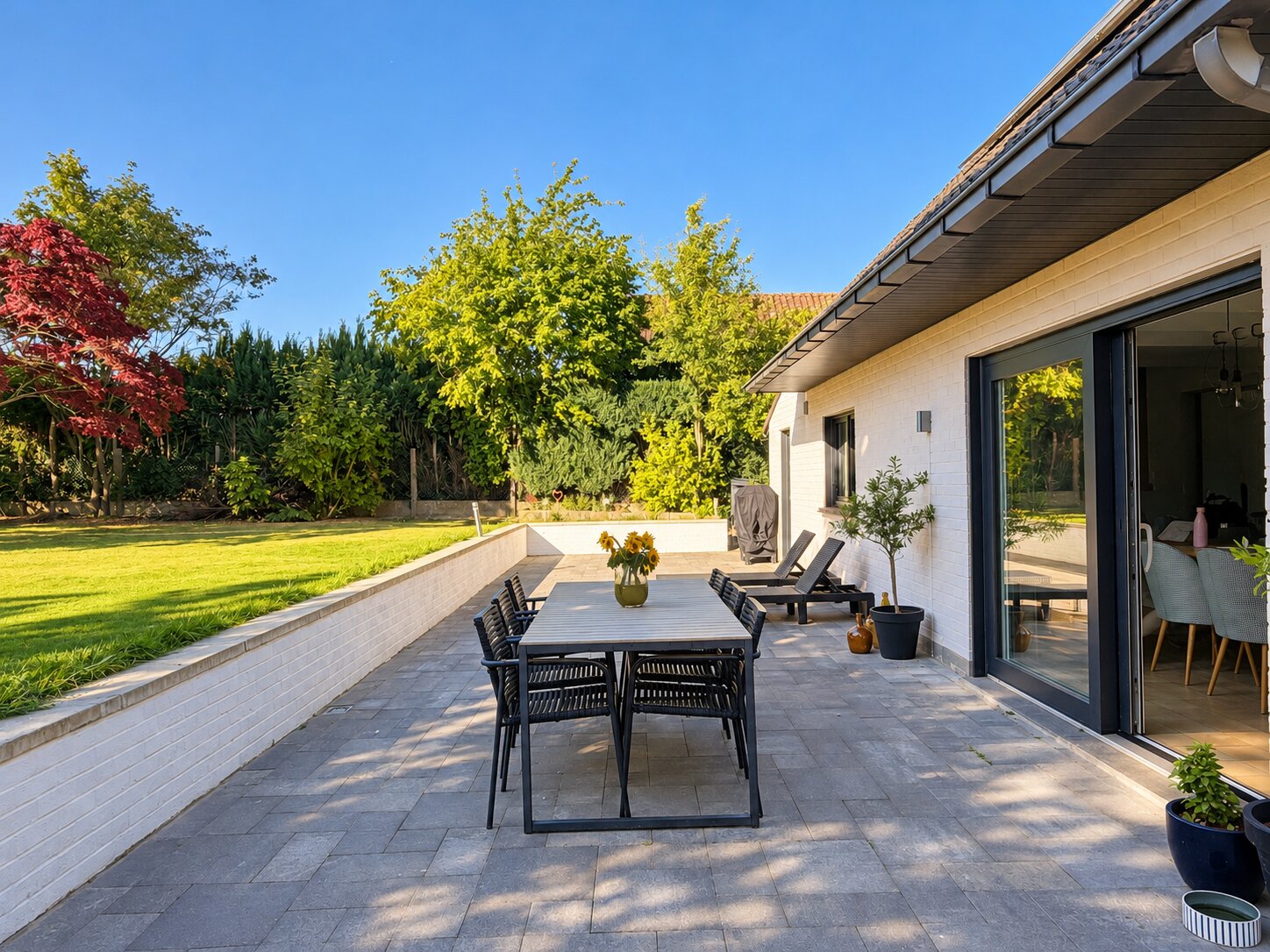 Une maison lumineuse avec un magnifique jardin Photo 14