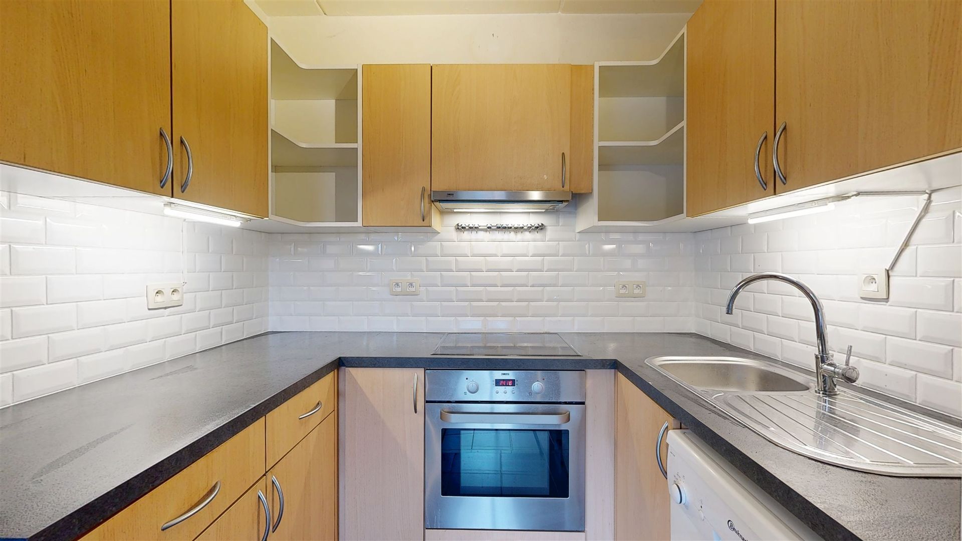 Ground floor: 2 bedrooms, terrace and 2 parking spaces Photo 5