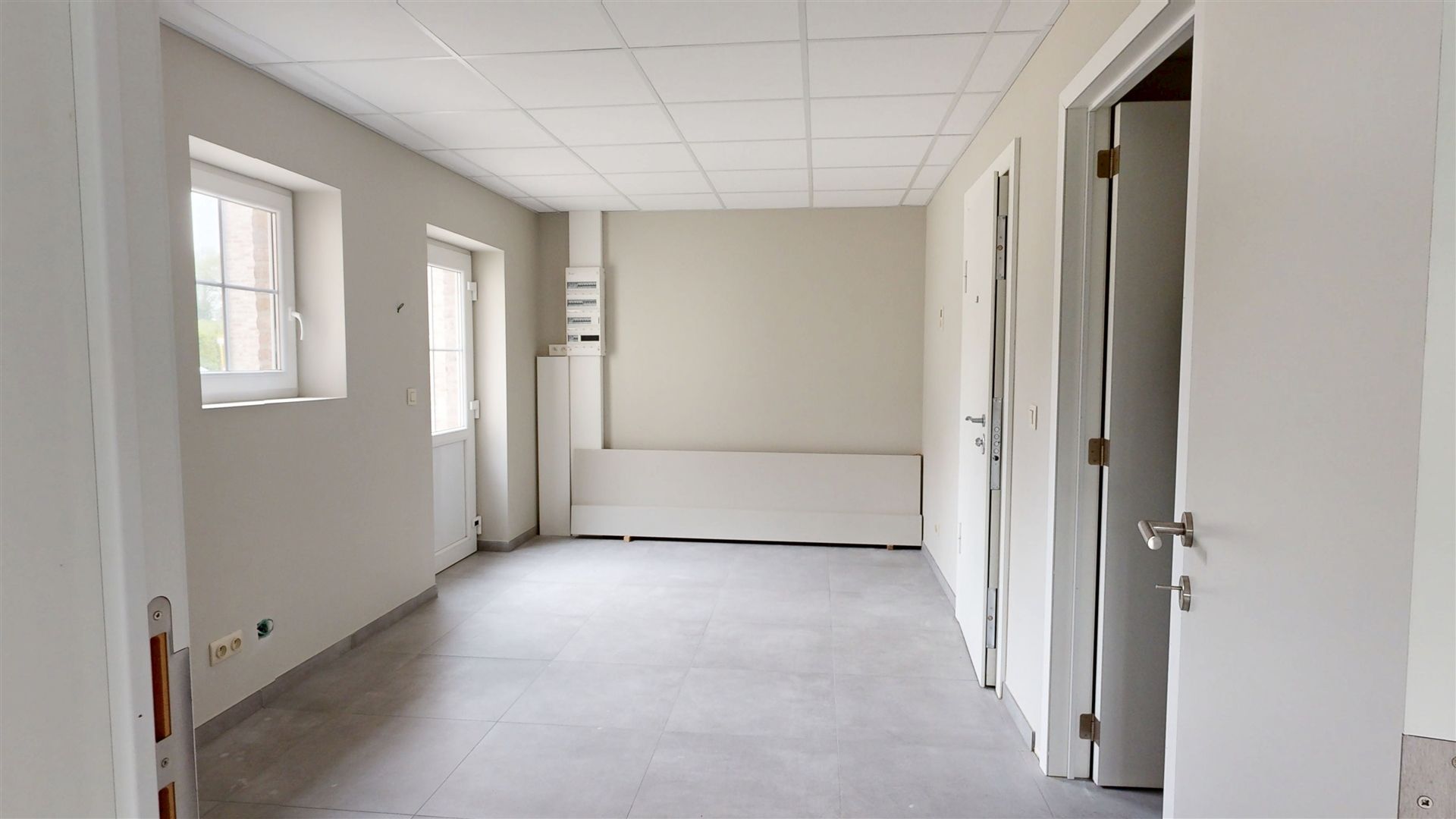 New offices in a quiet location, 2 minutes from LLN Photo 7