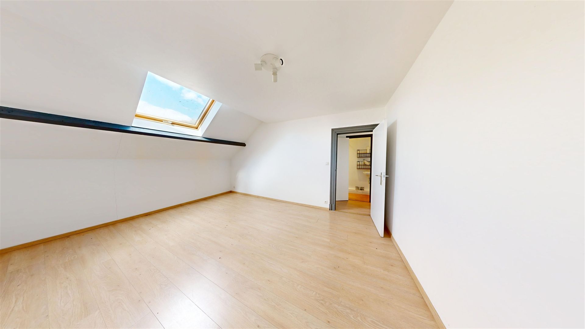 Investment property in the center of Gistoux! Photo 9