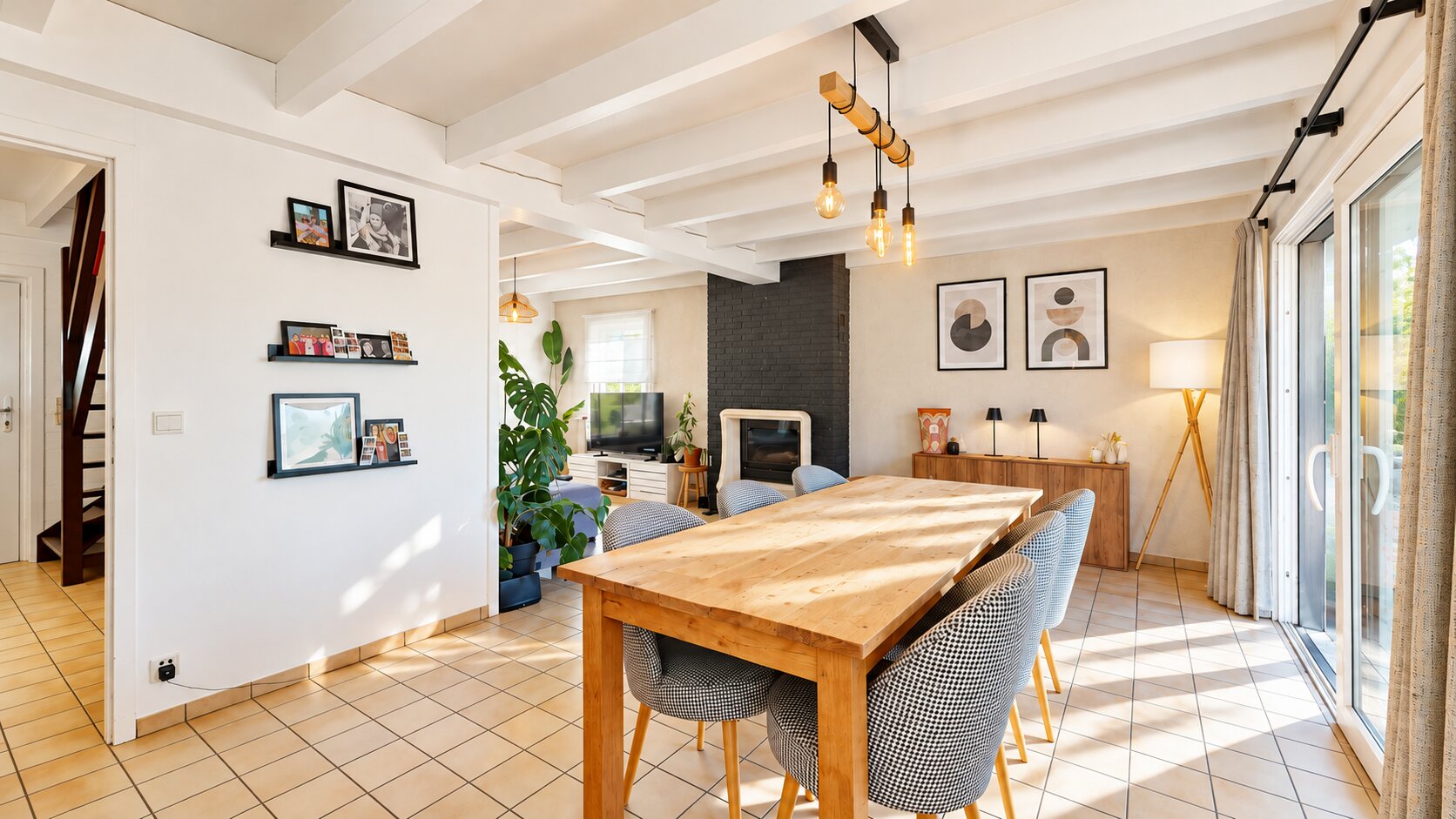 Une maison lumineuse avec un magnifique jardin Photo 4