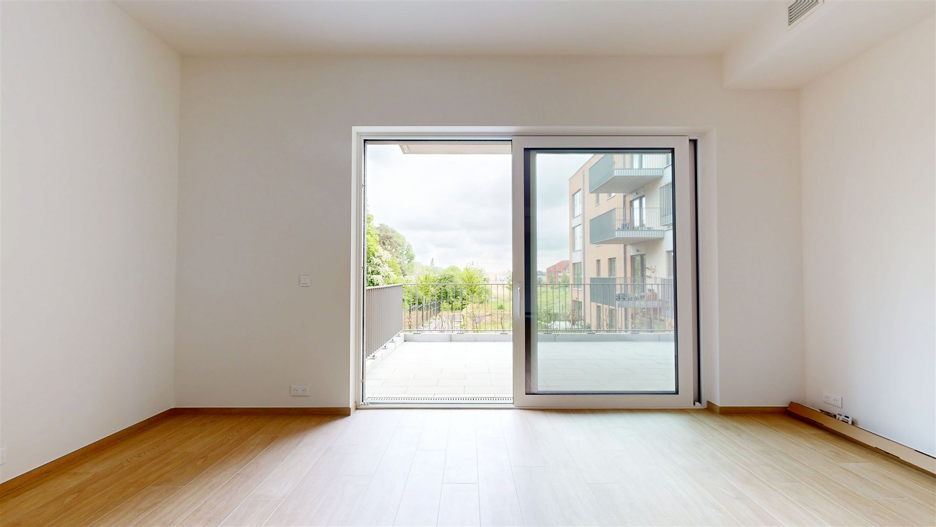 New - 2-bedroom apartment with terrace - Courbevoie Photo 3
