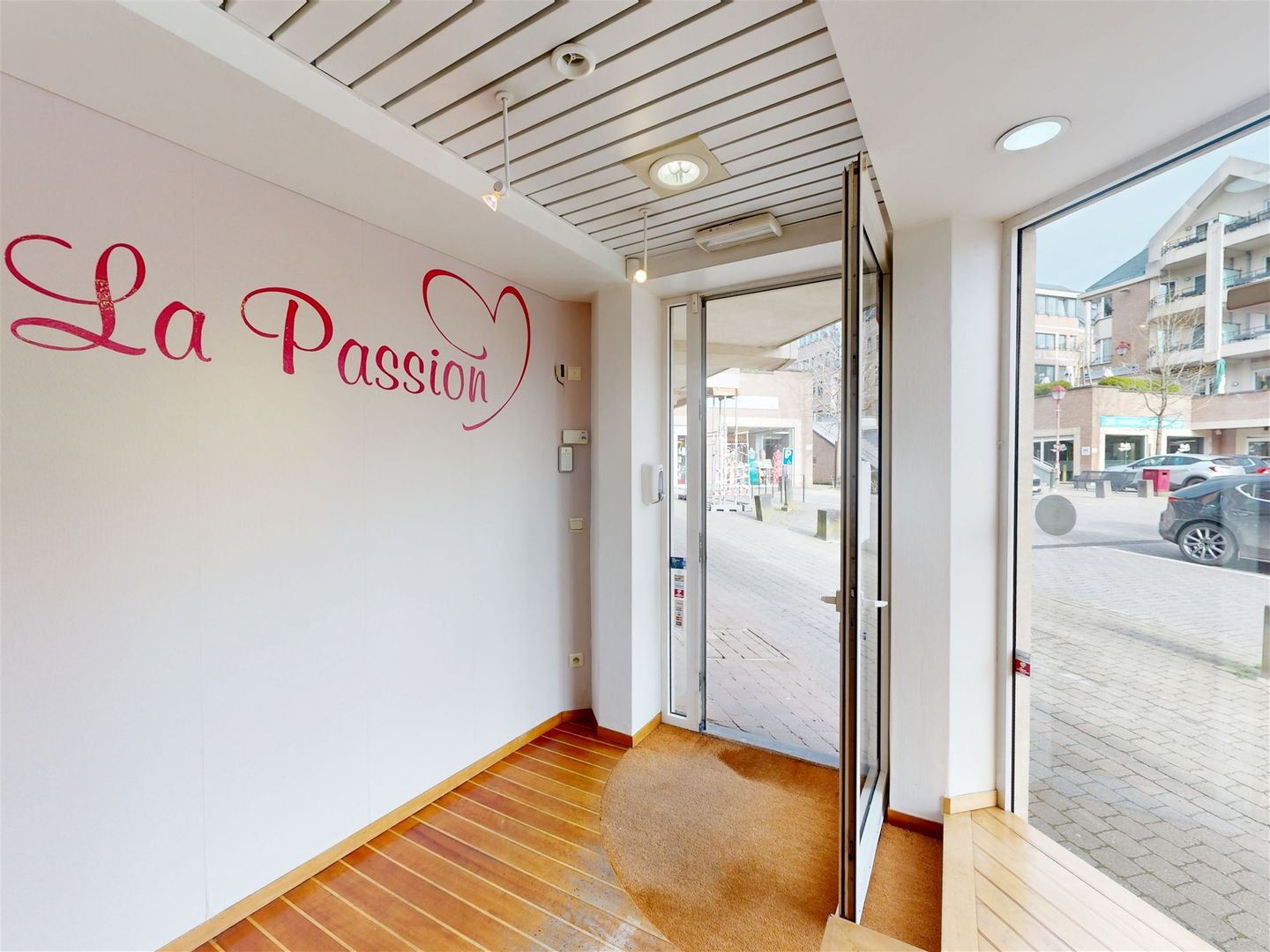 Prime commercial location in the center of Ottignies Photo 5