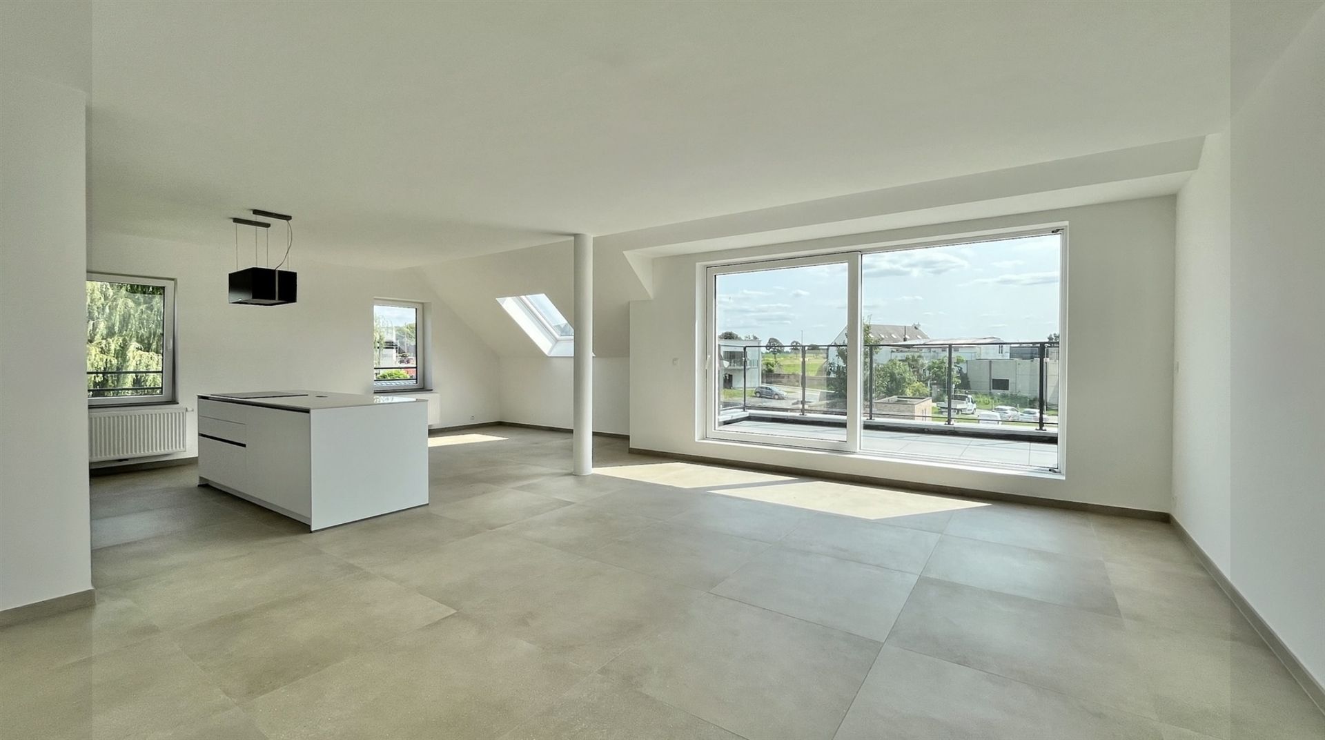 Duplexwoning van 200 m2 met grote zolder en parkeerplaats. Photo 1