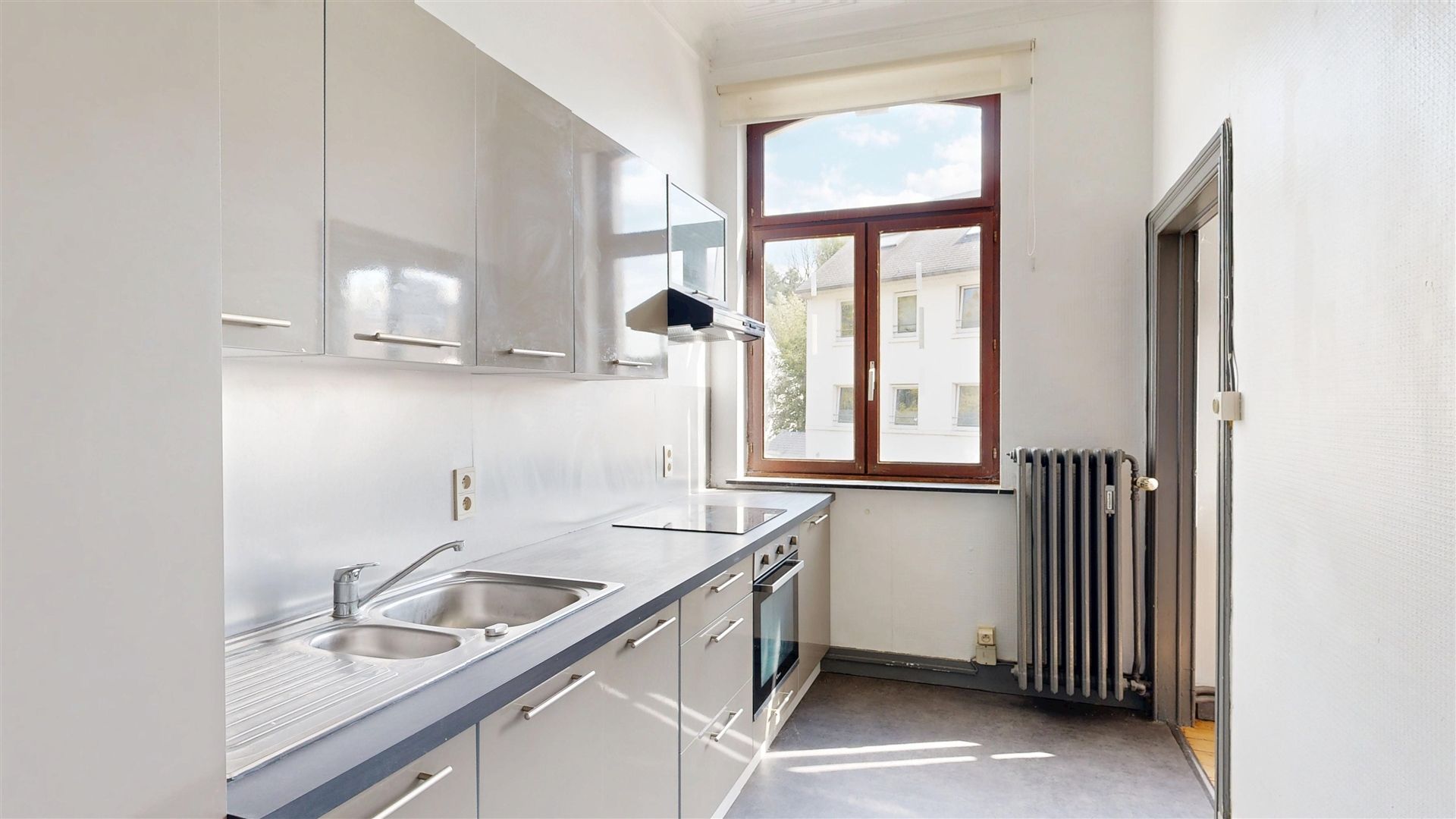Investment property in the center of Gistoux! Photo 4