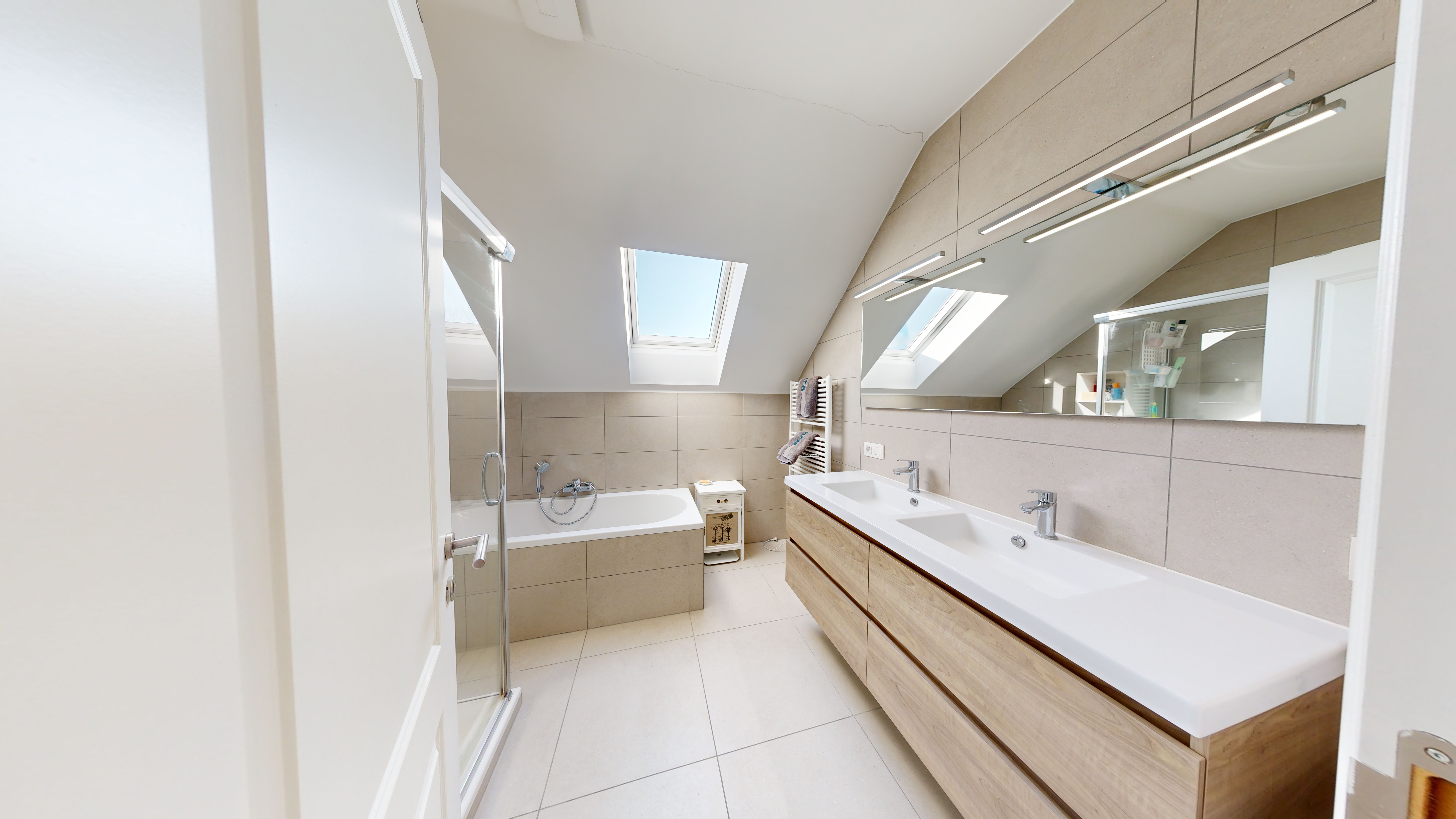 Lumineux duplex avec terrasse, dans un bâtiment contemporain Photo 7