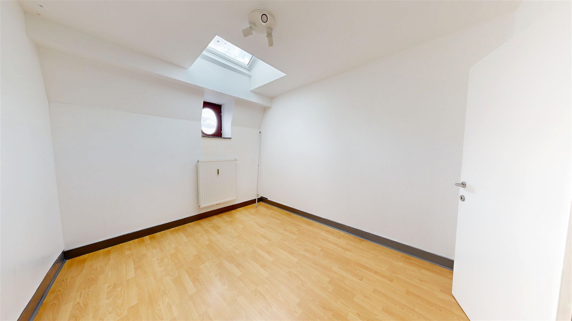 Investment property in the center of Gistoux! Photo 12
