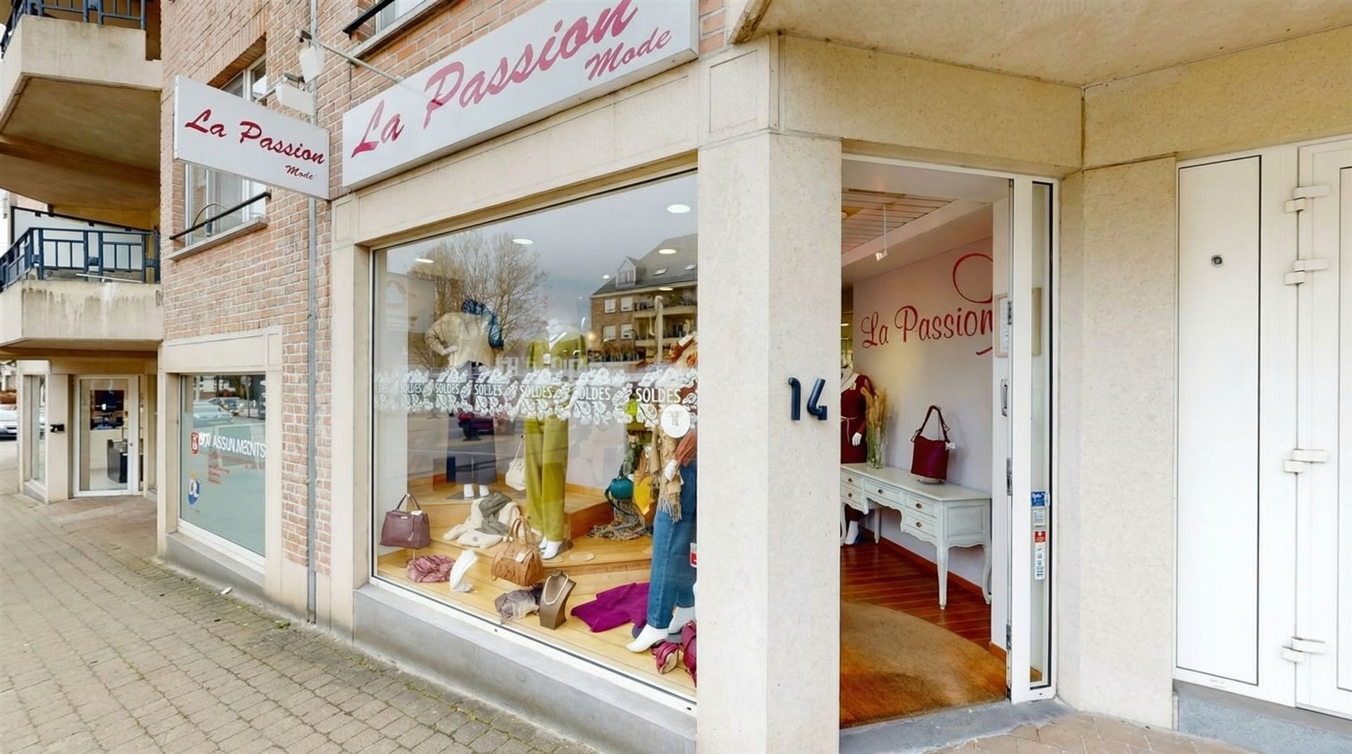 Prime commercial location in the center of Ottignies Photo 12