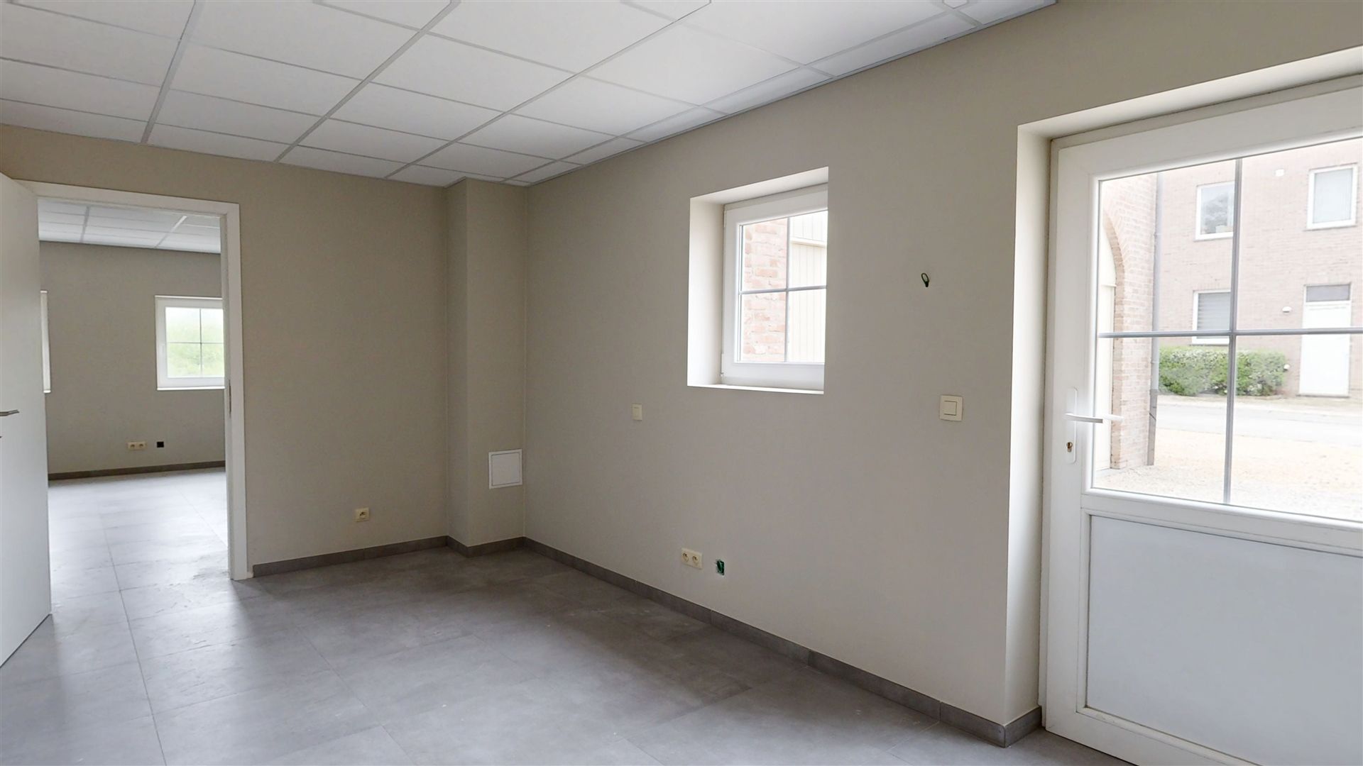 New offices in a quiet location, 2 minutes from LLN Photo 5