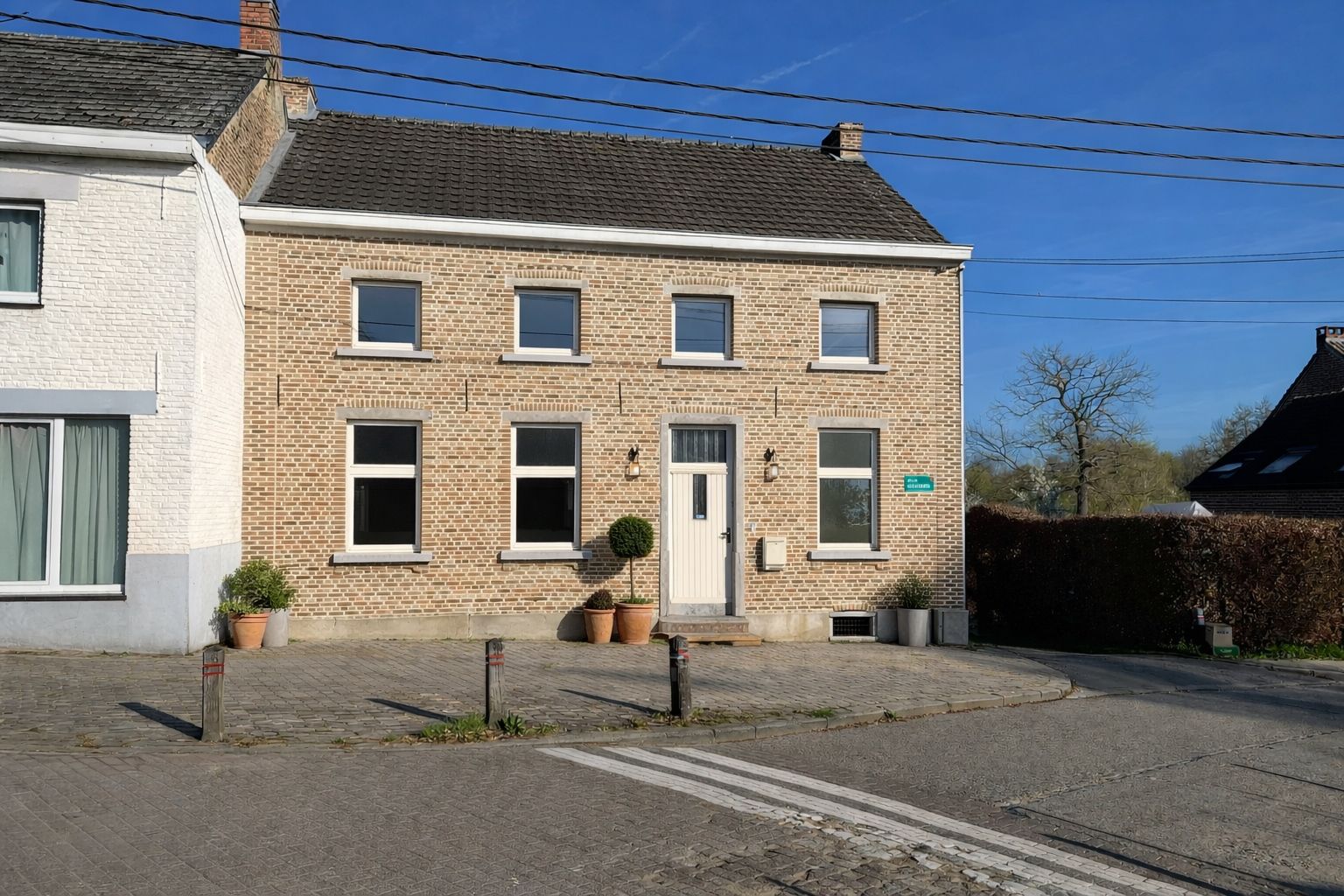 Maison villageoise avec beau volume à rénover Photo 1