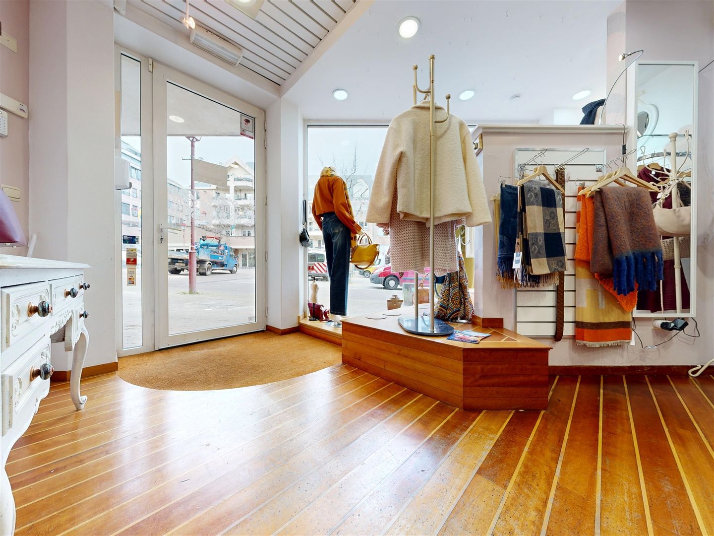 Prime commercial location in the center of Ottignies Photo 18