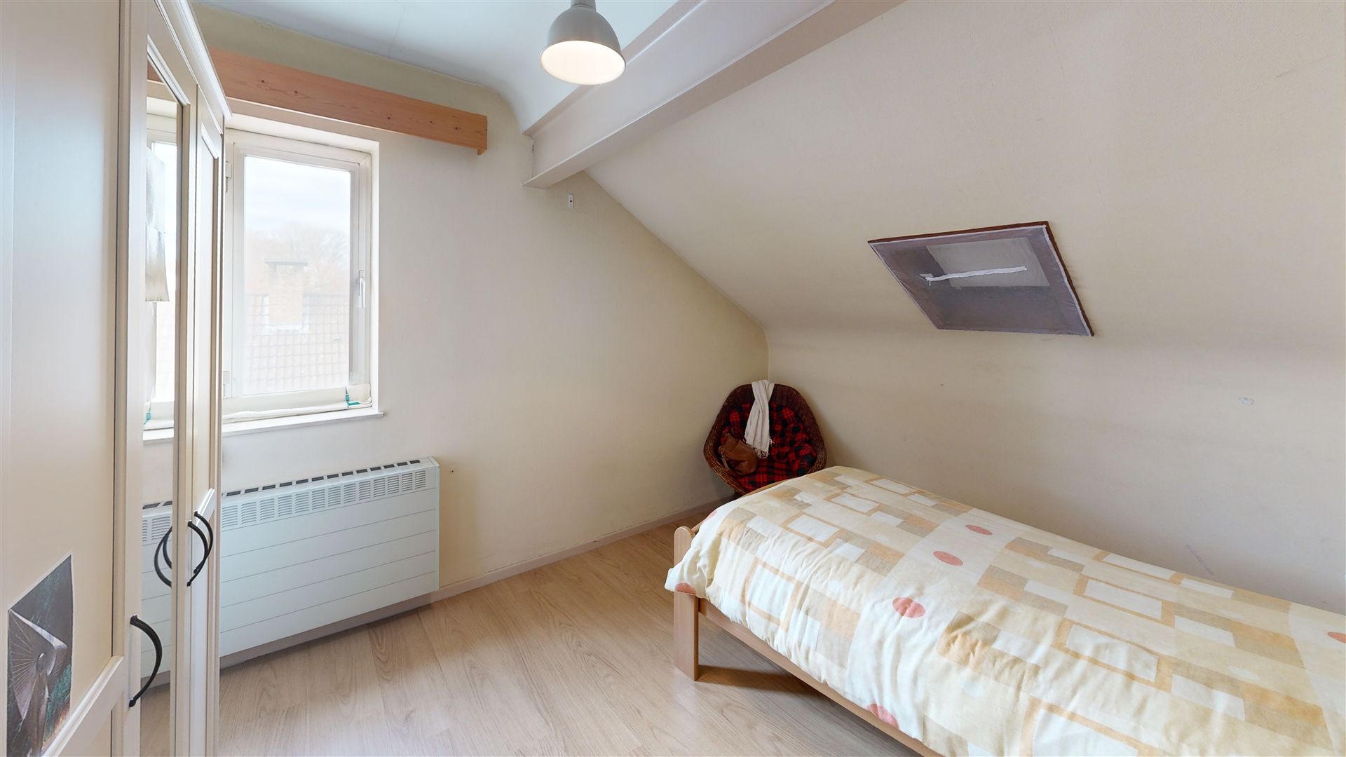 1 bedroom apartment with 1 office, a stone's throw from LLN Photo 8