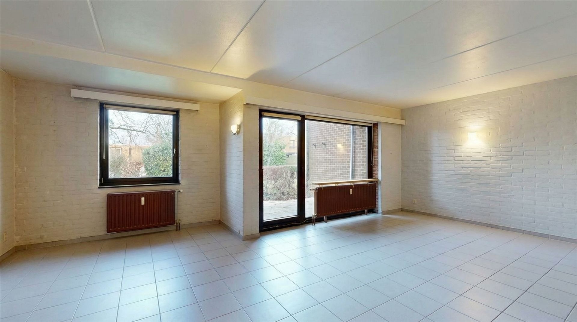 Ground floor: 2 bedrooms, terrace and 2 parking spaces Photo 2