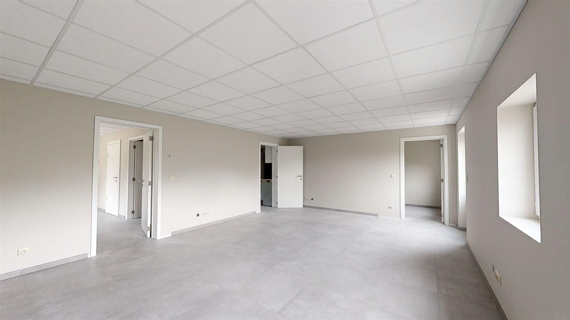 New offices in a quiet location, 2 minutes from LLN Photo 3