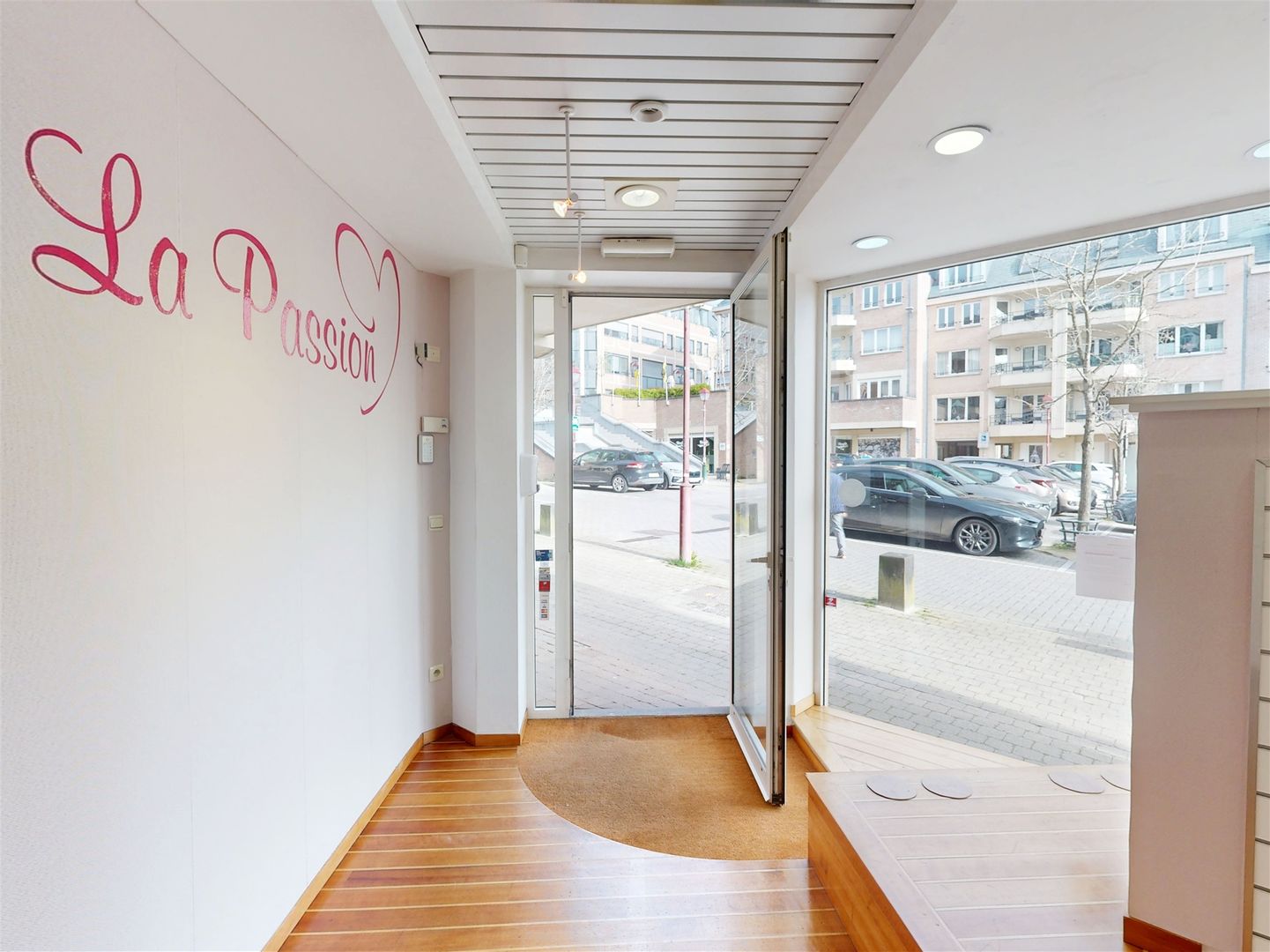 Prime commercial location in the center of Ottignies Photo 7