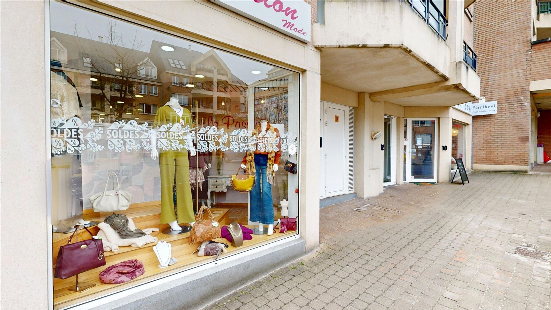 Prime commercial location in the center of Ottignies Photo 10