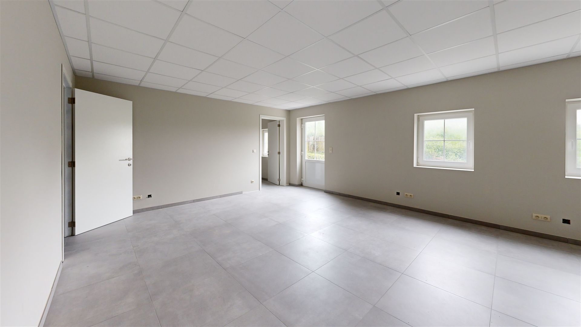 New offices in a quiet location, 2 minutes from LLN Photo 11