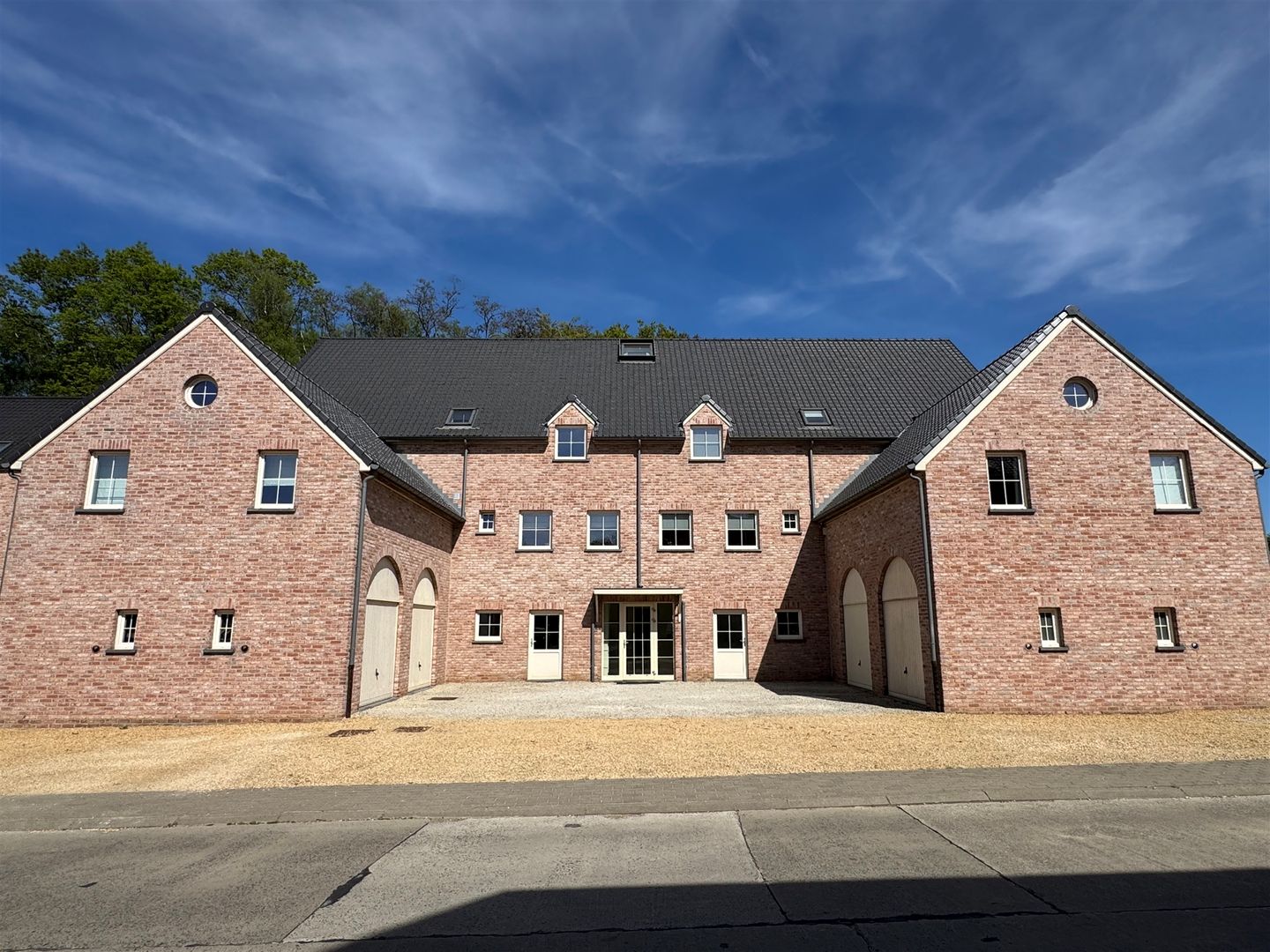 New offices in a quiet location, 2 minutes from LLN Photo 12