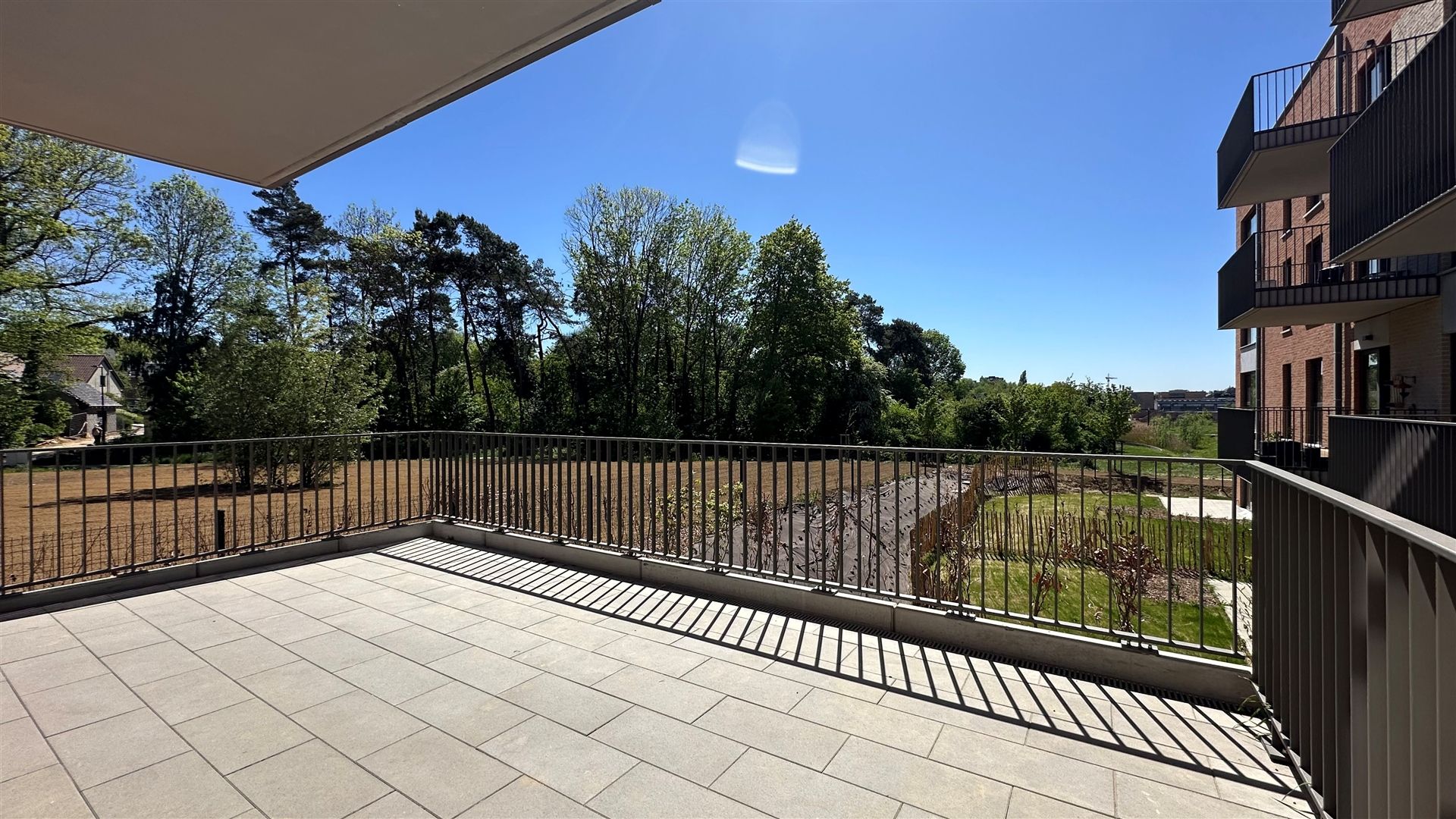 New - 2-bedroom apartment with terrace - Courbevoie Photo 2