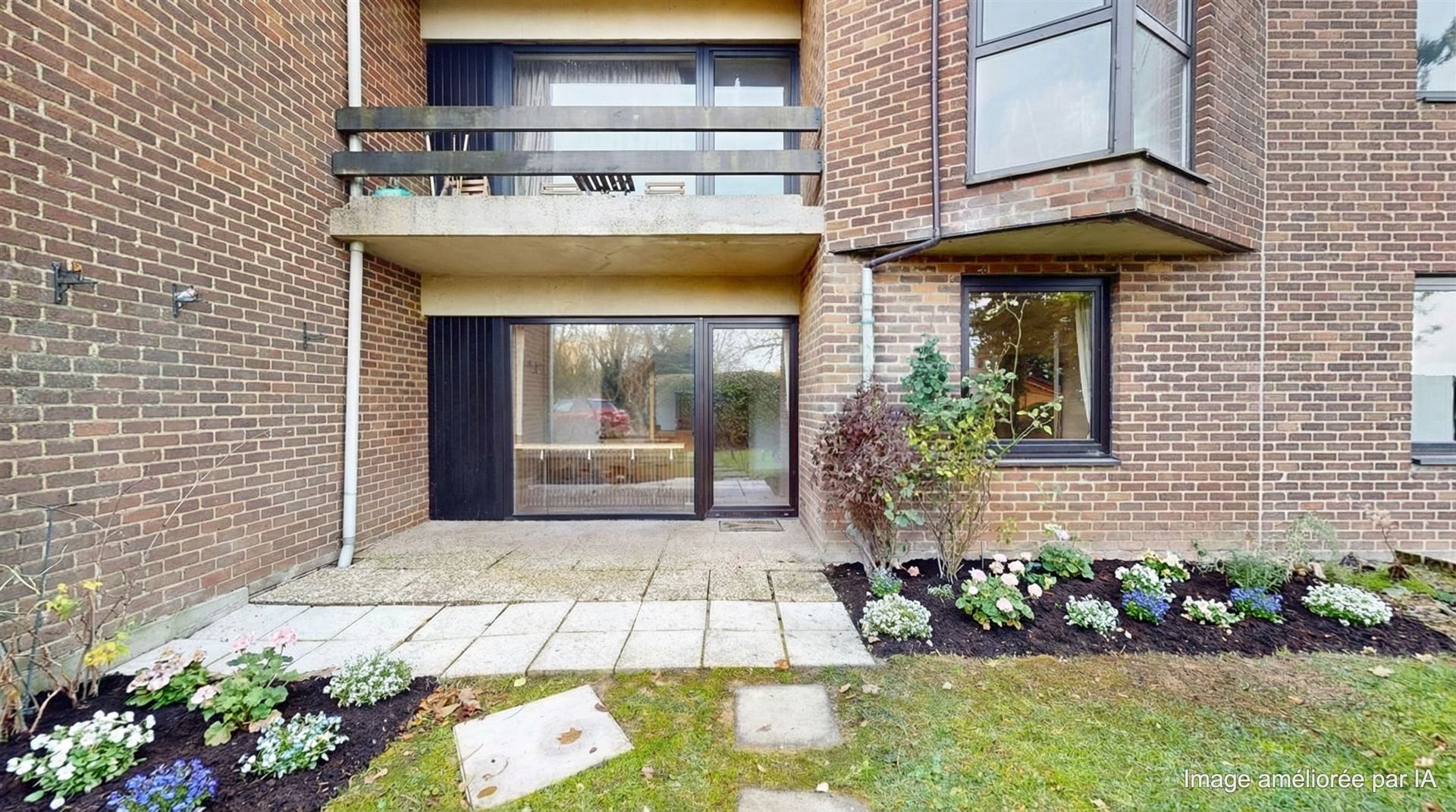 Ground floor: 2 bedrooms, terrace and 2 parking spaces Photo 8