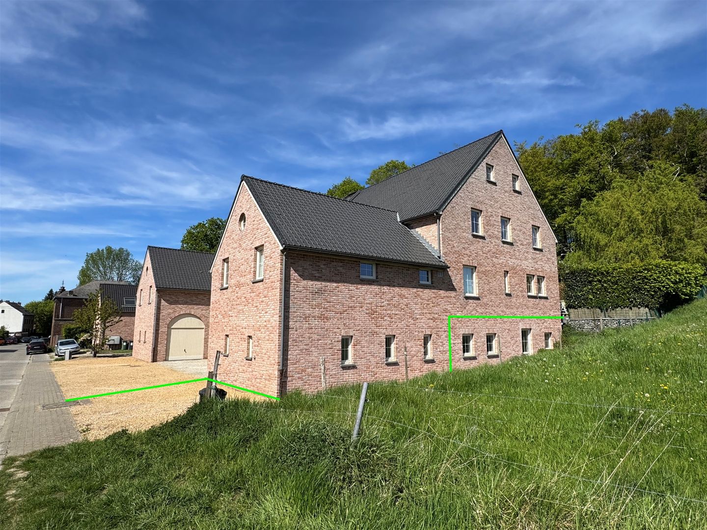 New offices in a quiet location, 2 minutes from LLN Photo 2